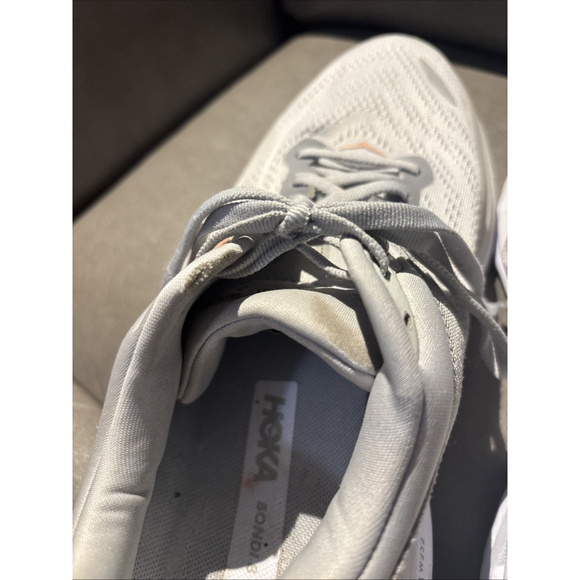 EUC WOMEN’S HOKA ONE BONDI 8 SIZE 11 B WIDE GREY PINK SHOES - Picture 9 of 12